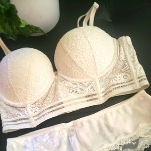 VICTORIA'S SECRET CORSET BRA AND PANTIE SET.
